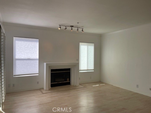 4426 Ventura Canyon 204