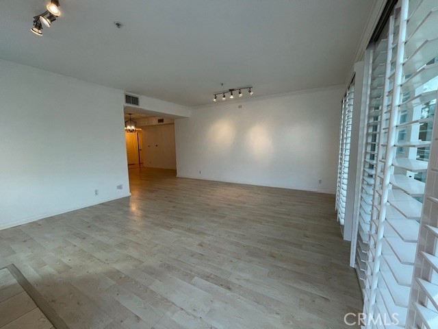 4426 Ventura Canyon 204