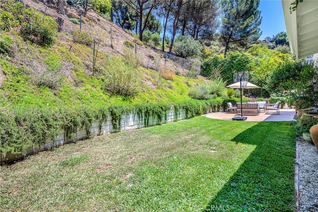 17152 Escalon