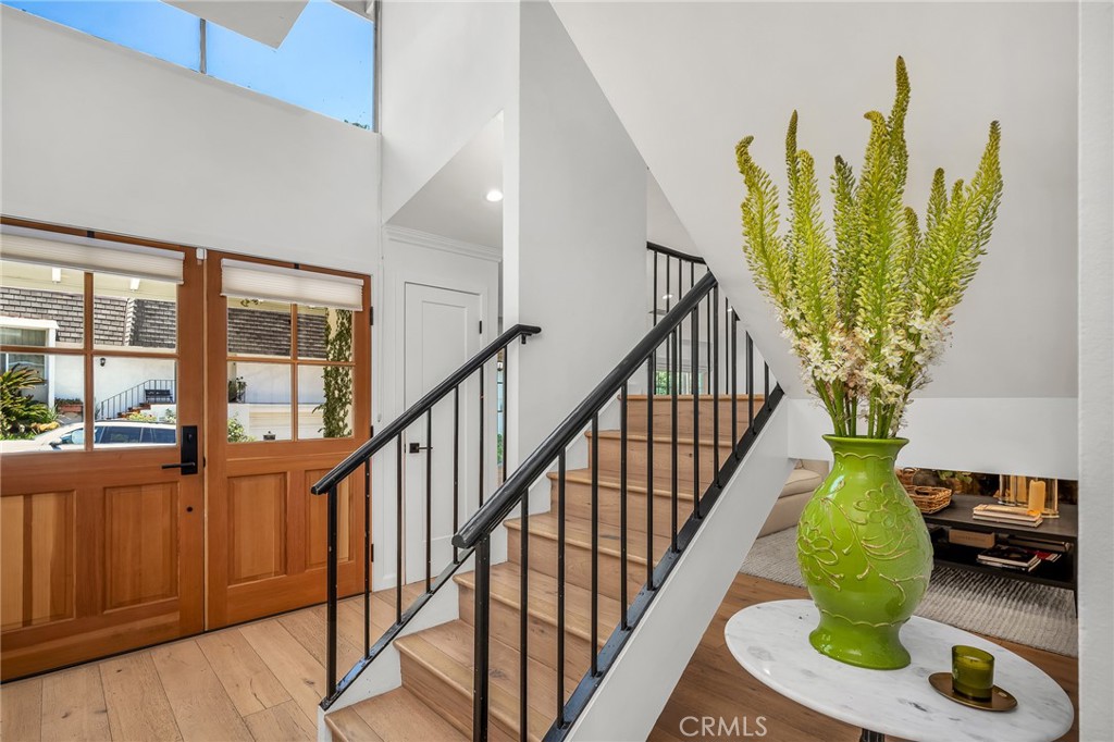 17152 Escalon