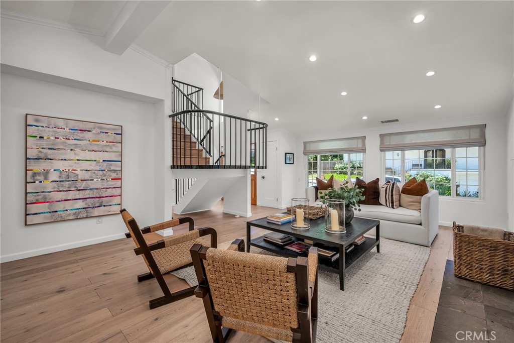 17152 Escalon