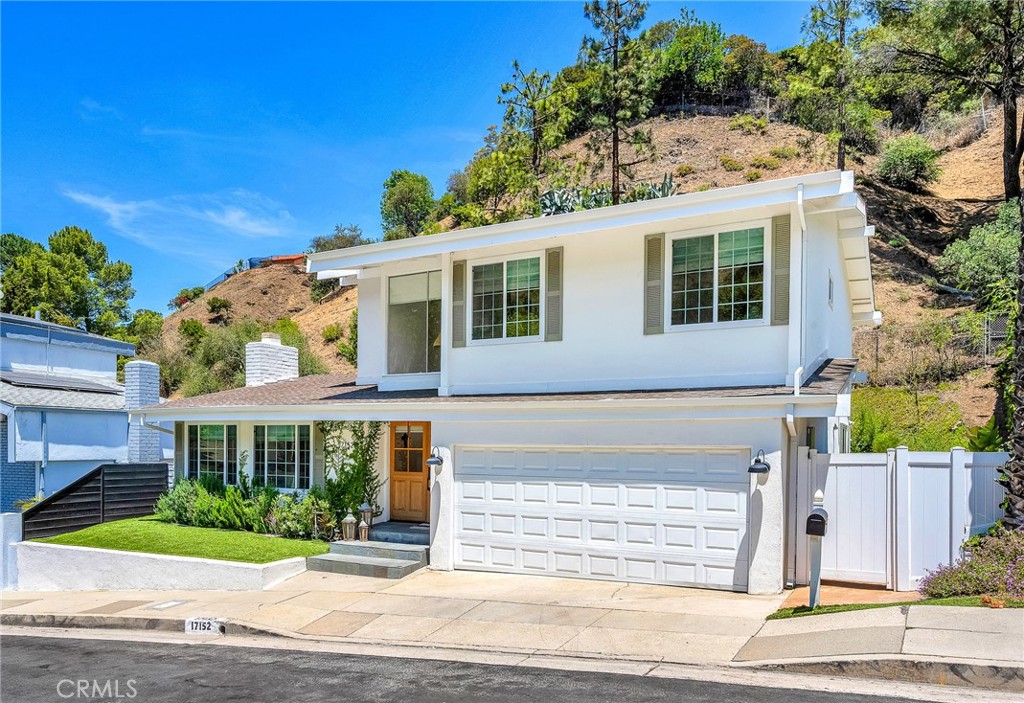 17152 Escalon