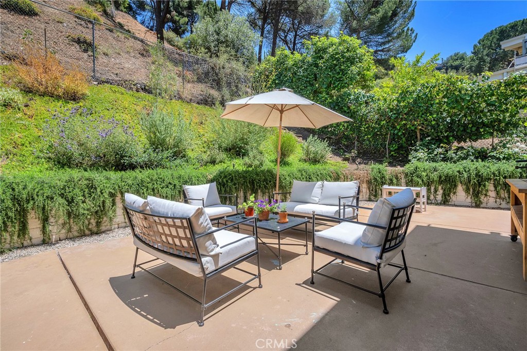 17152 Escalon