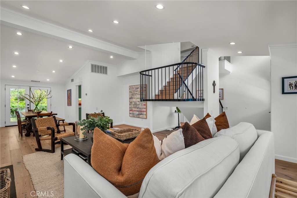 17152 Escalon