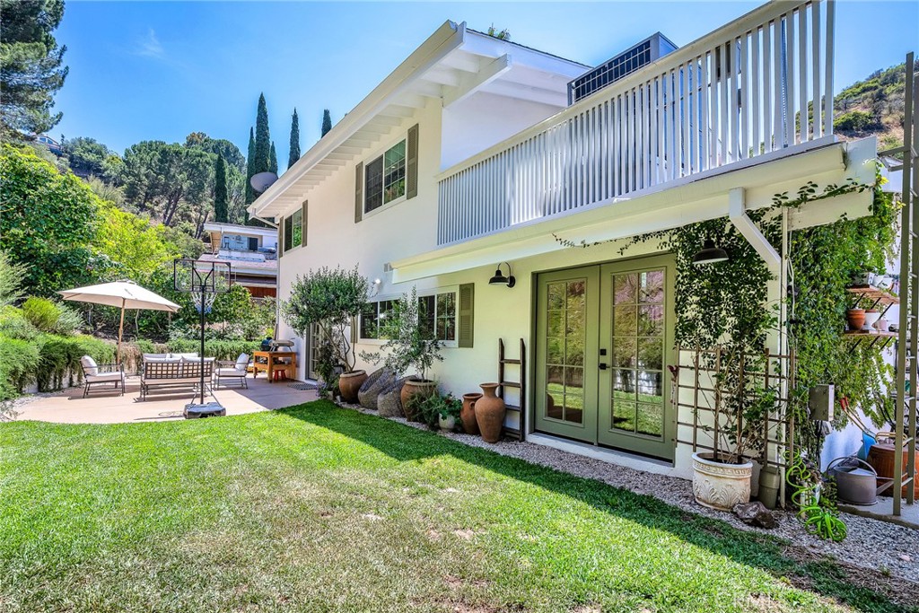 17152 Escalon