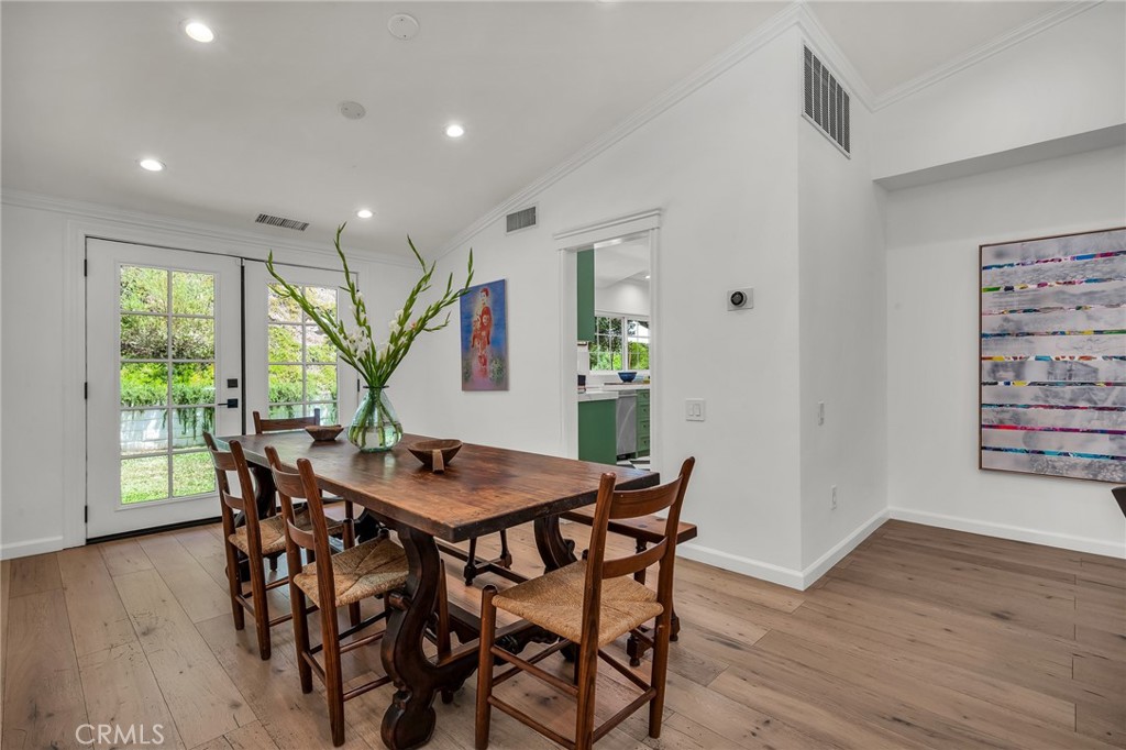 17152 Escalon