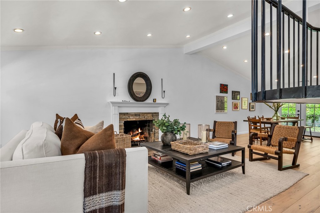 17152 Escalon