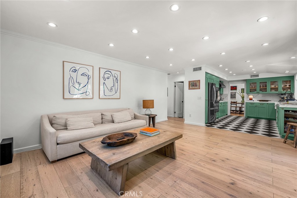 17152 Escalon