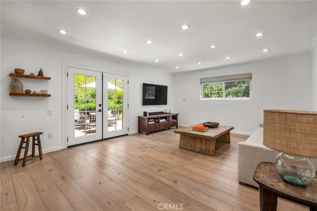 17152 Escalon