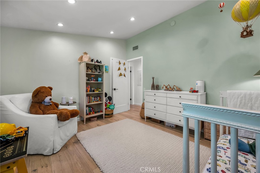 17152 Escalon