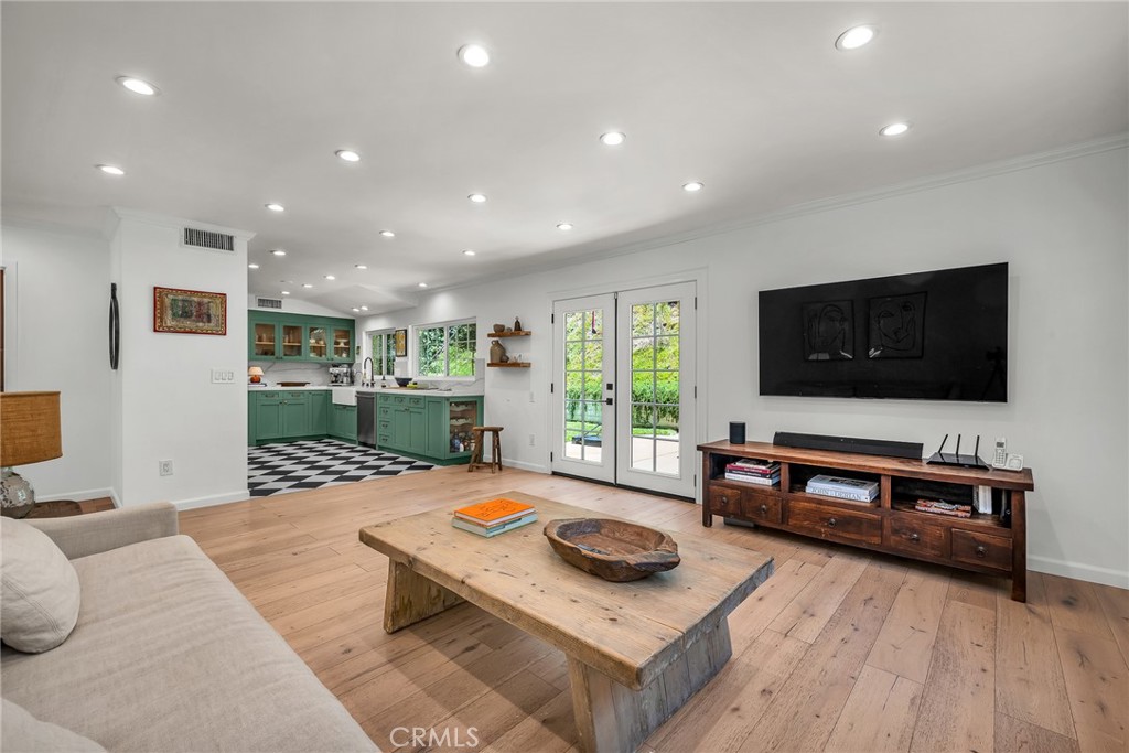 17152 Escalon