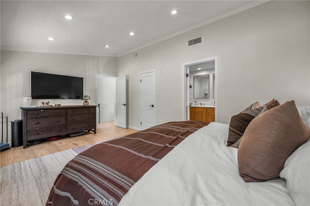 17152 Escalon