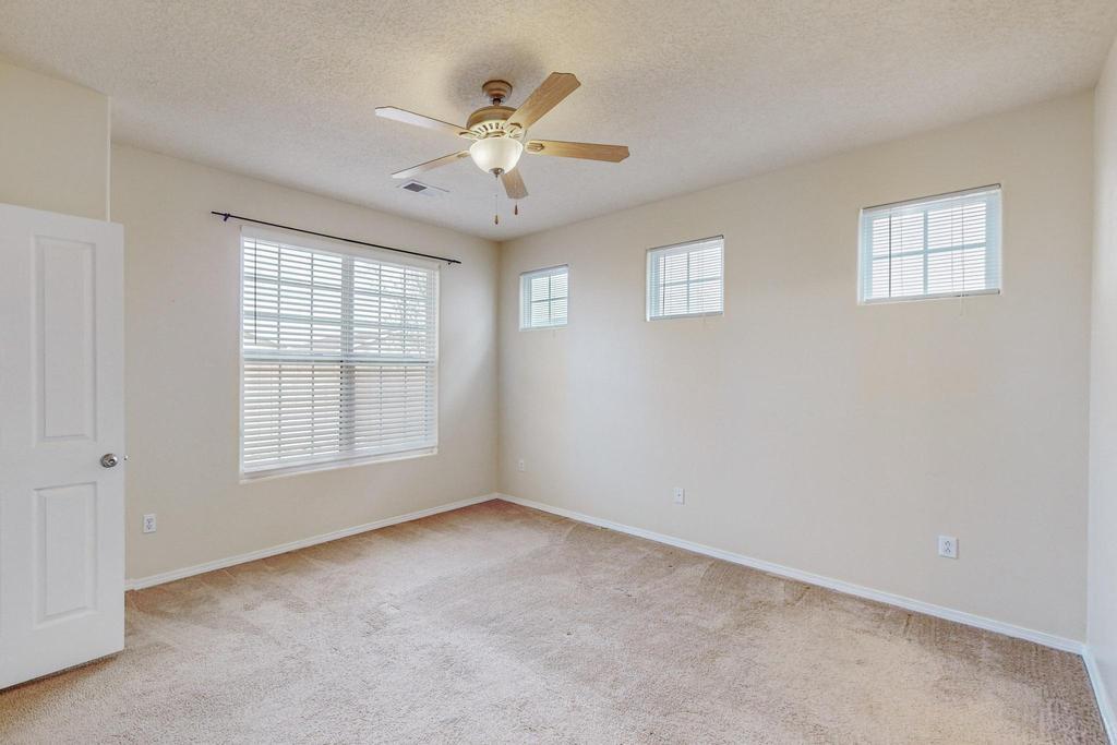 3809 Buckskin Loop NE