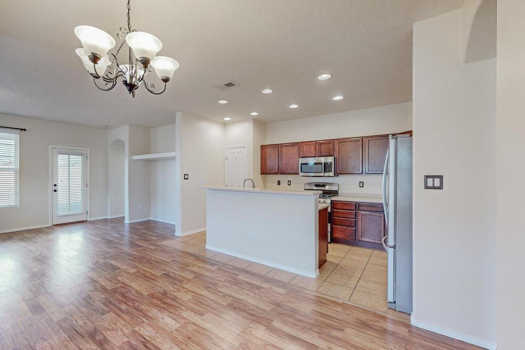 3809 Buckskin Loop NE