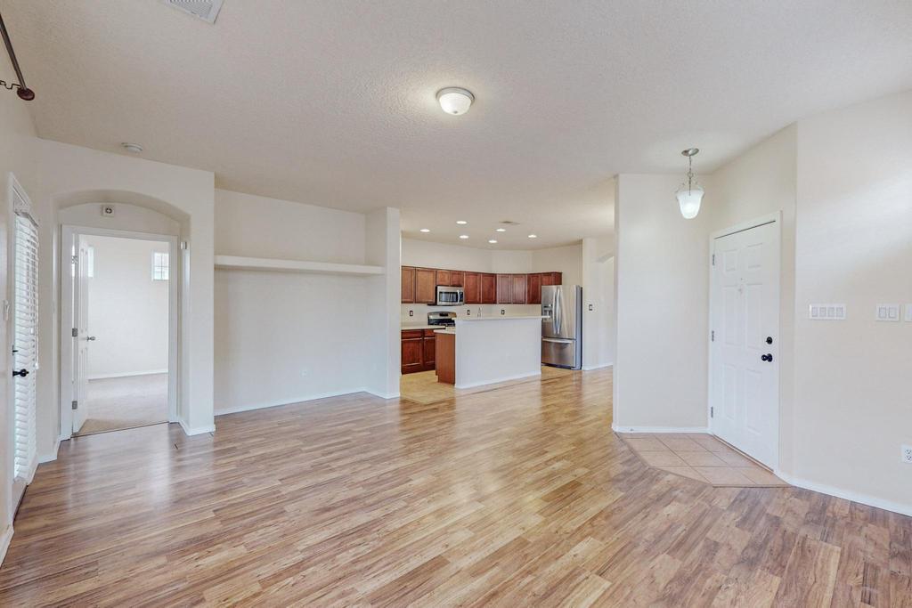 3809 Buckskin Loop NE