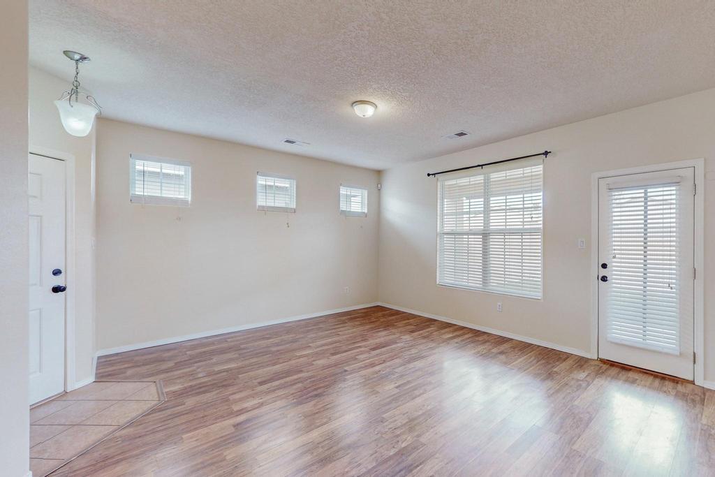 3809 Buckskin Loop NE