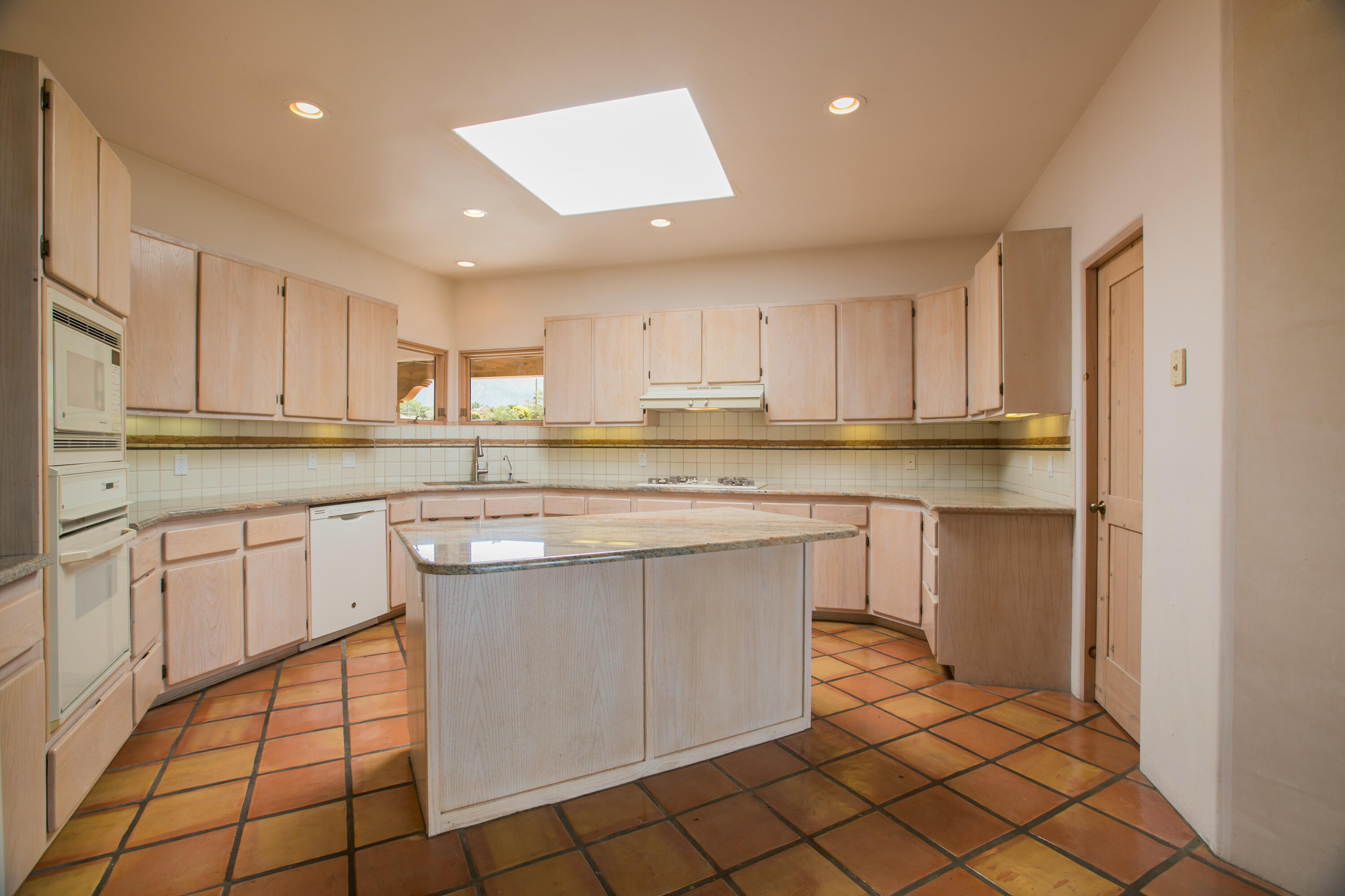 11107 Ranchitos Road NE