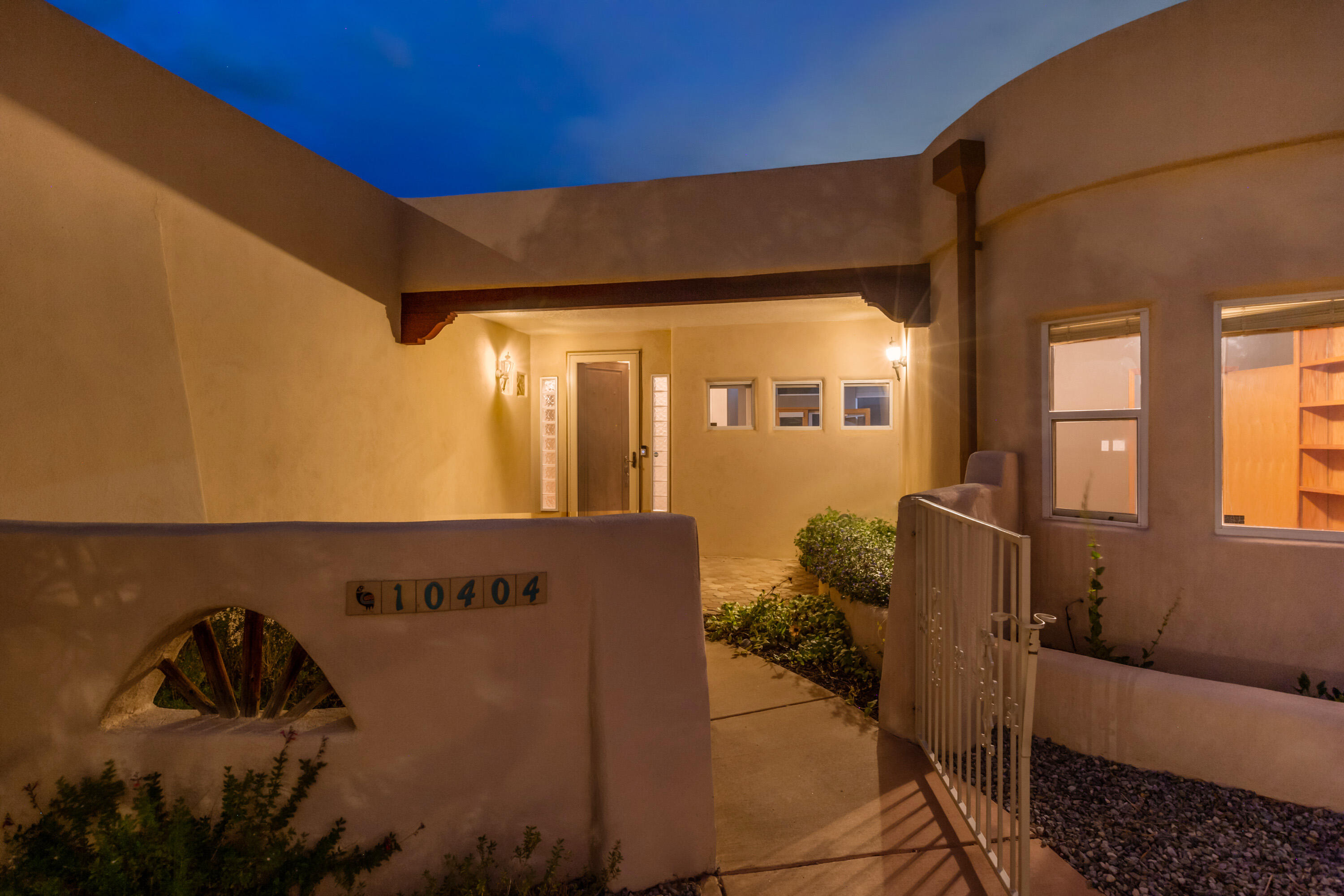 10404 Los Suenos Court NW