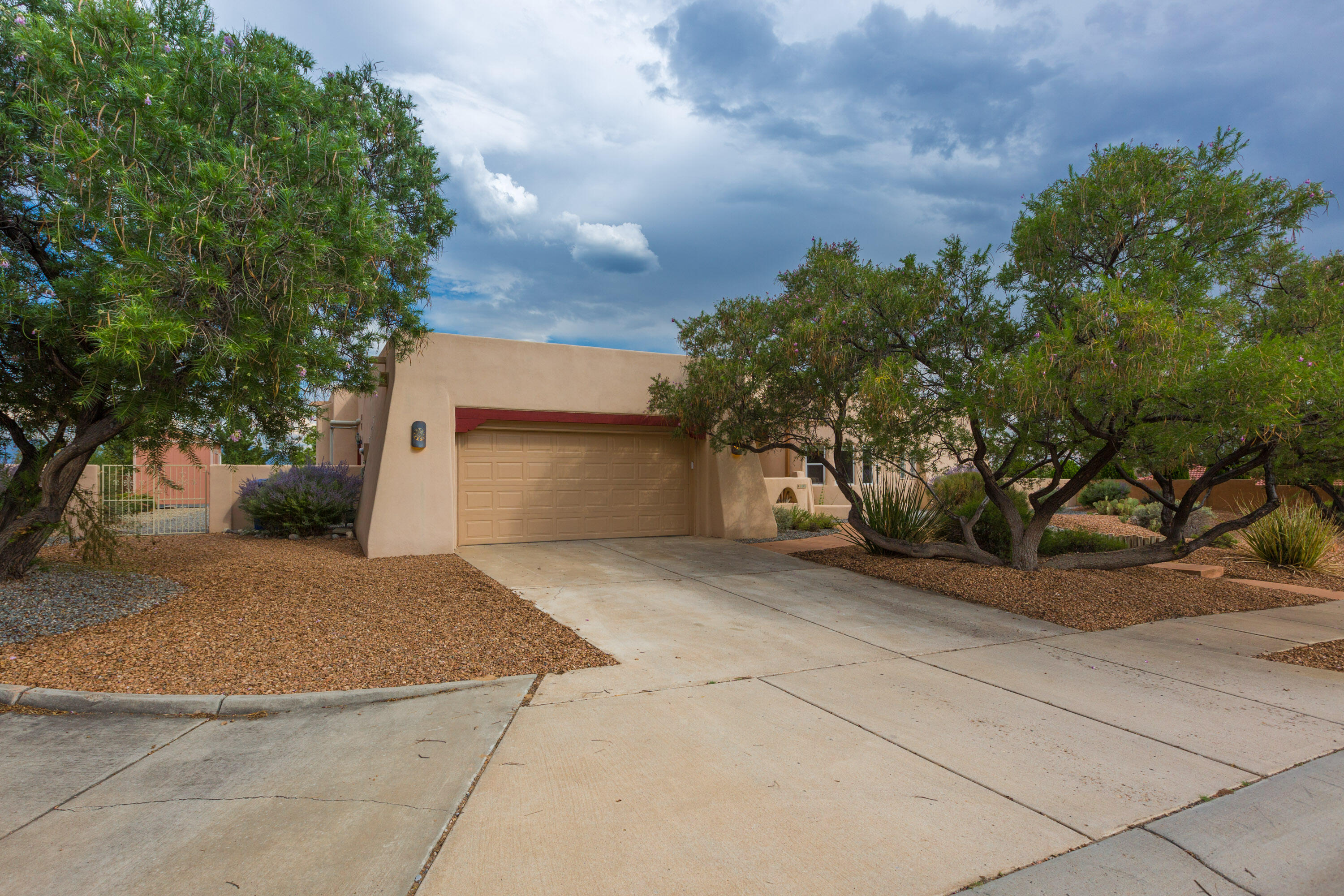 10404 Los Suenos Court NW