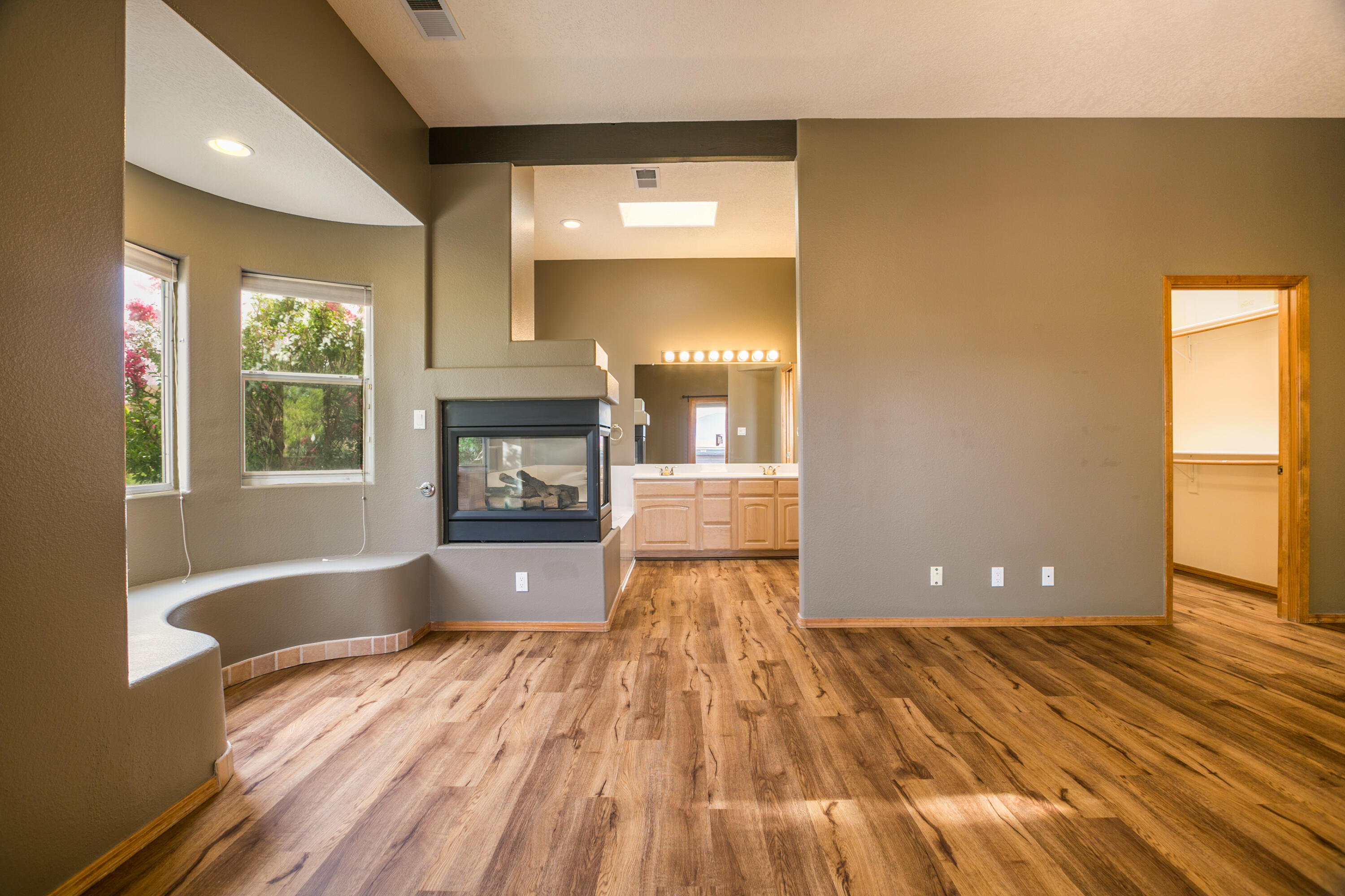 10404 Los Suenos Court NW