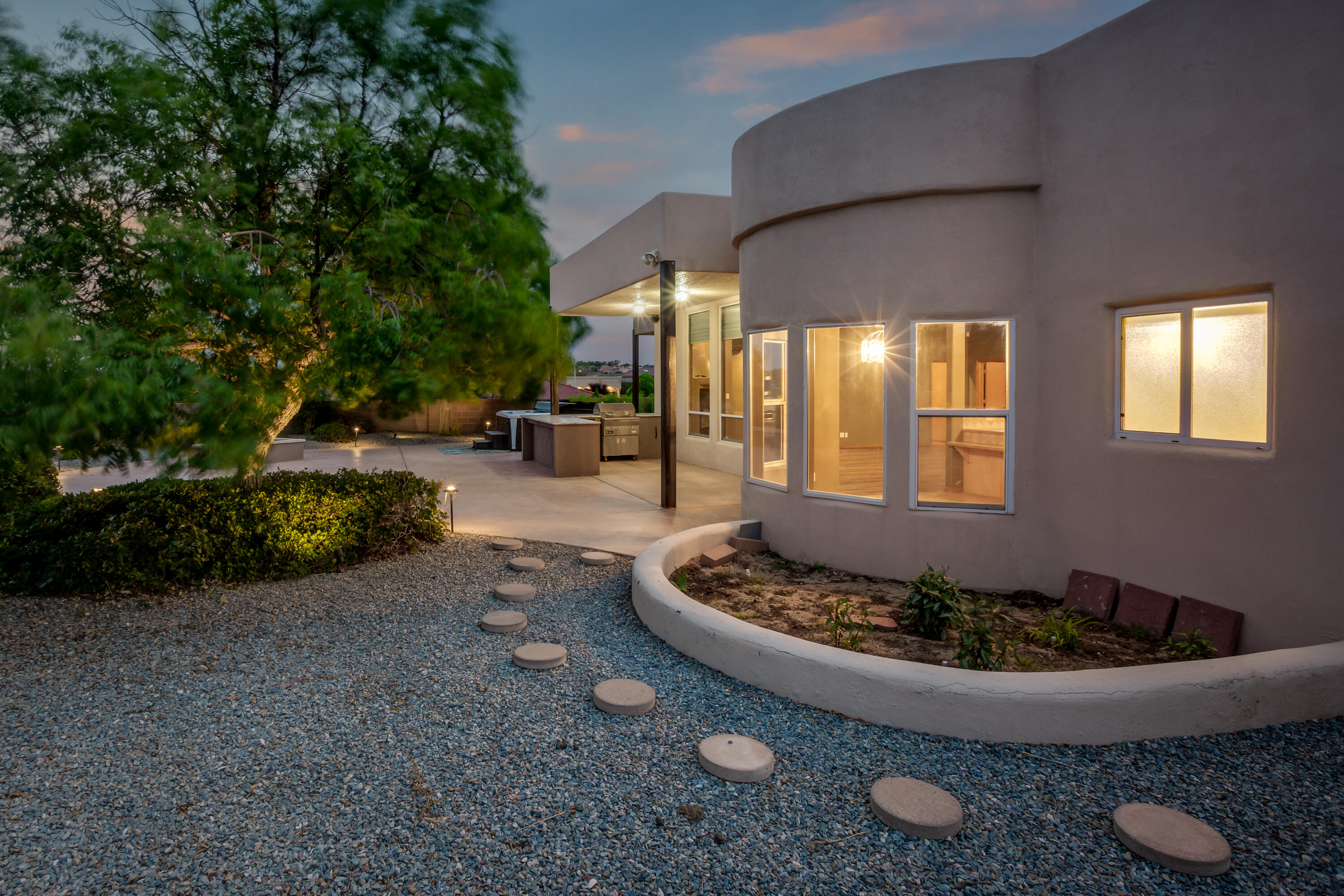 10404 Los Suenos Court NW