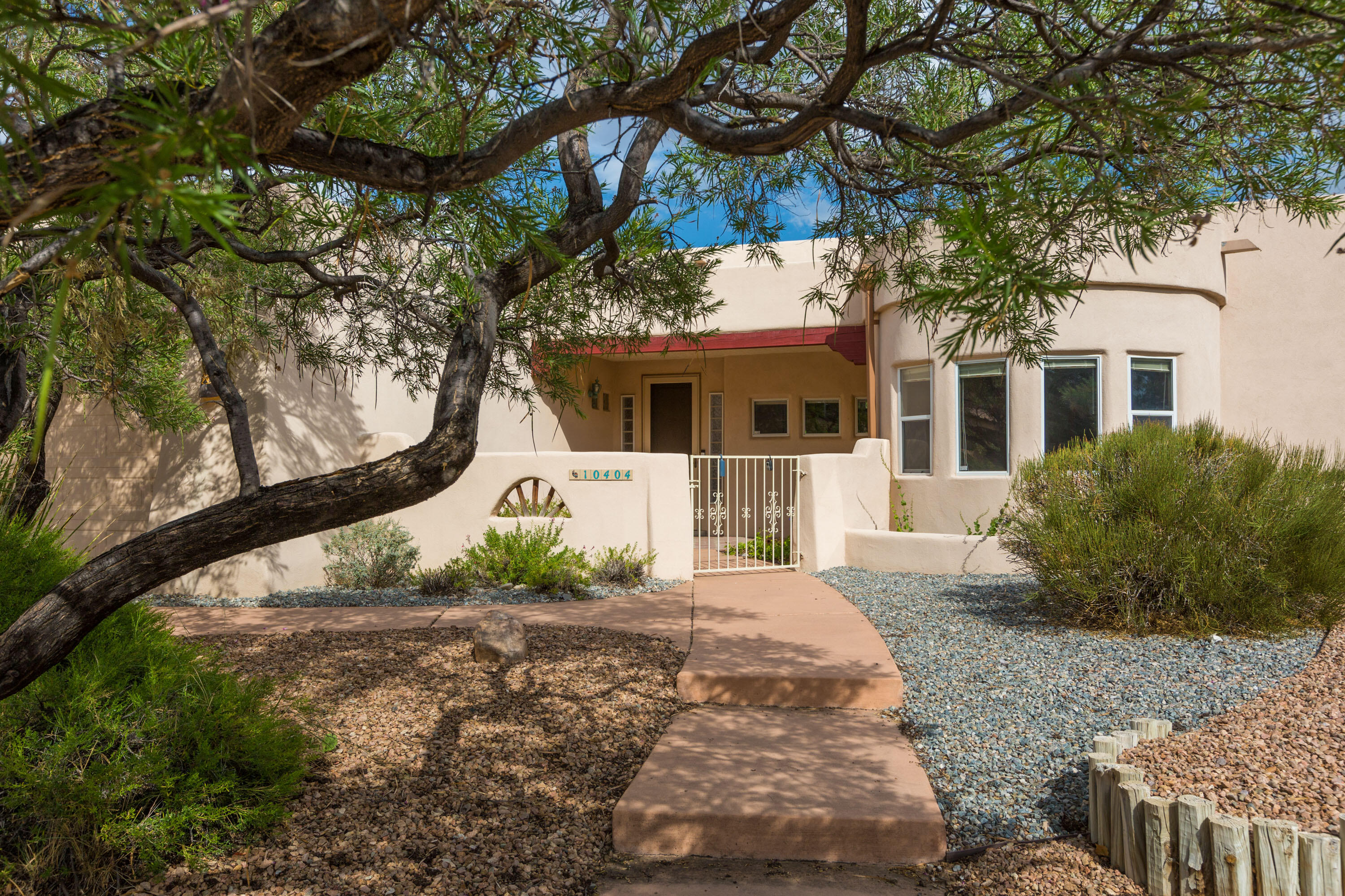 10404 Los Suenos Court NW