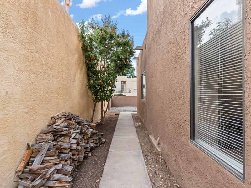 9223 Osuna Place NE