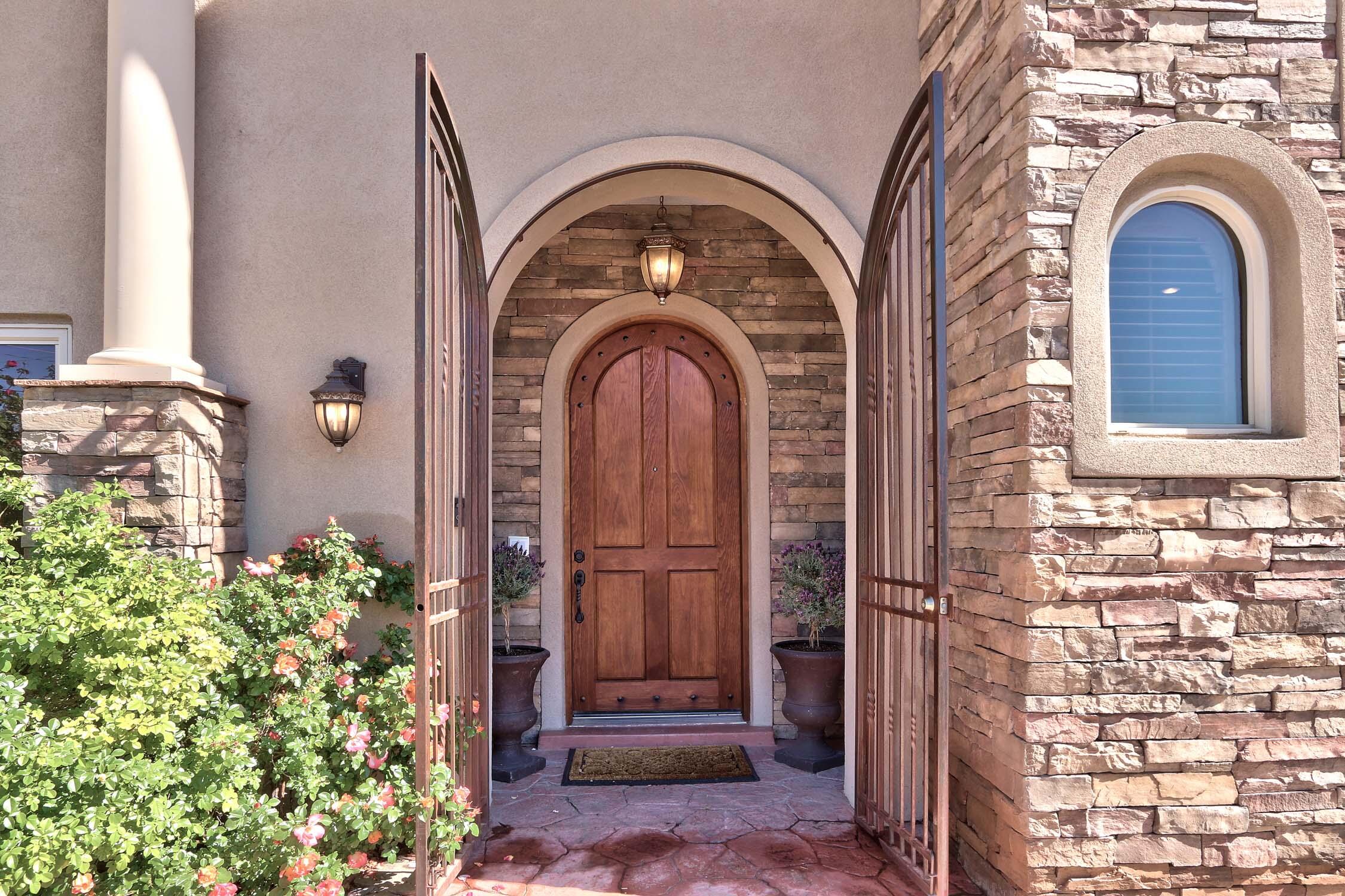 2519 VILLA DORO Way NW