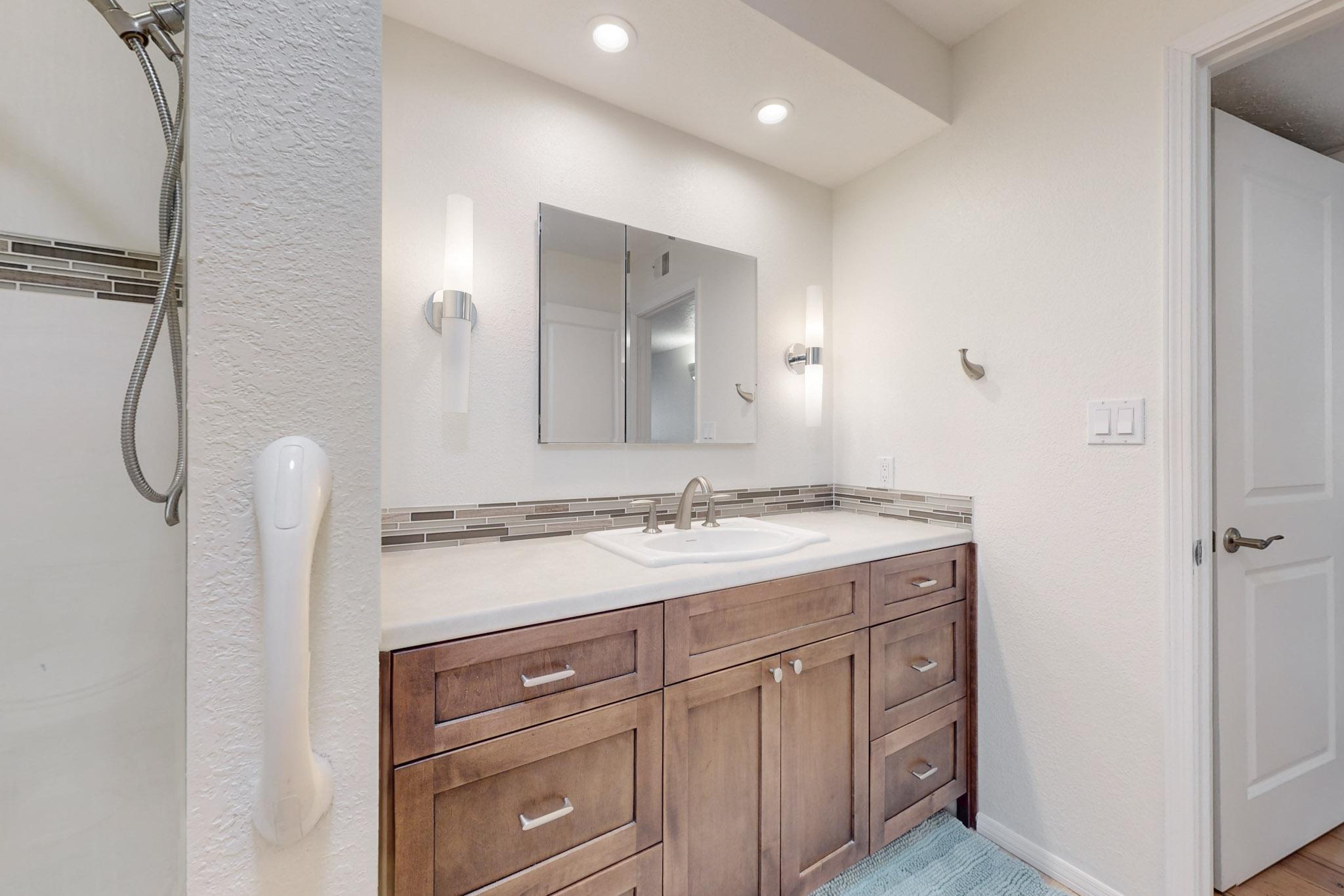 6404 MONTE SERRANO NE