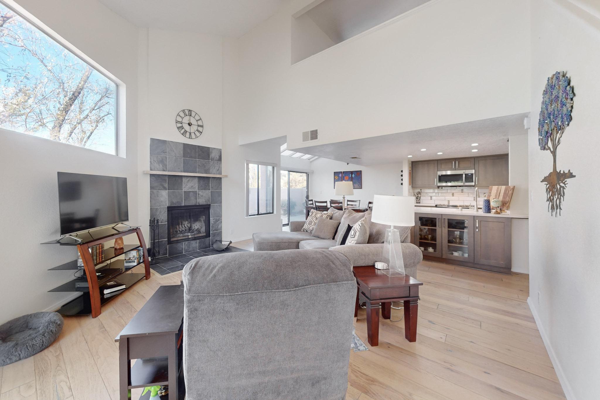 6404 MONTE SERRANO NE