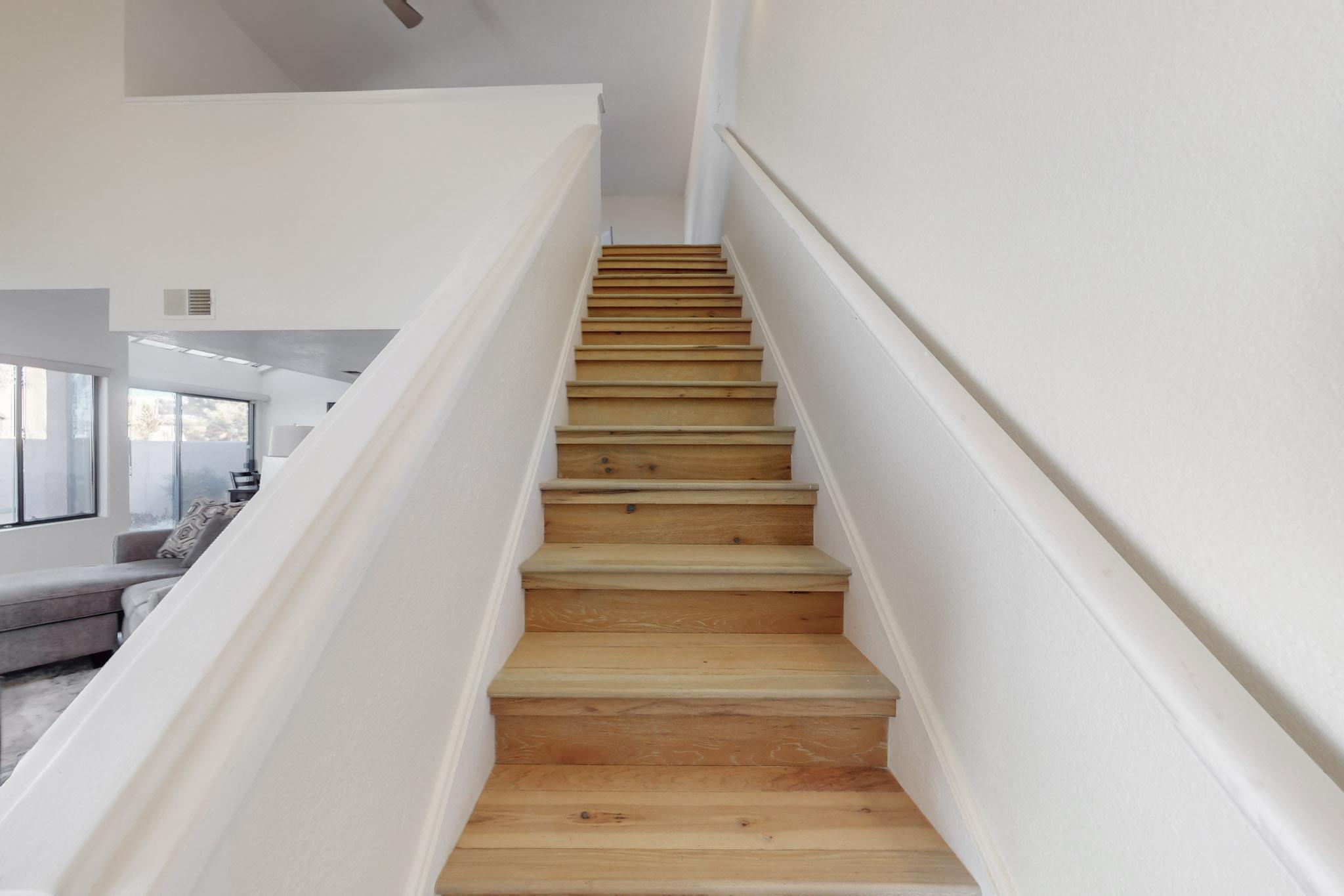6404 MONTE SERRANO NE