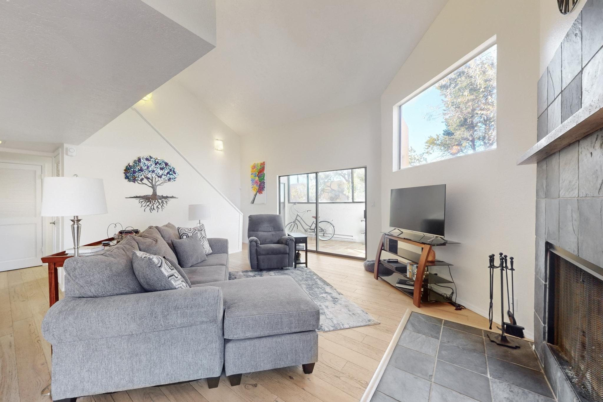 6404 MONTE SERRANO NE