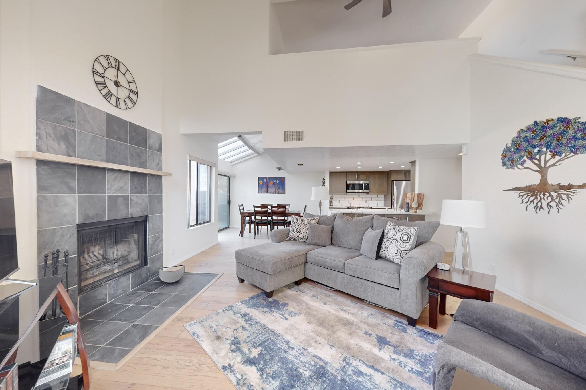 6404 MONTE SERRANO NE