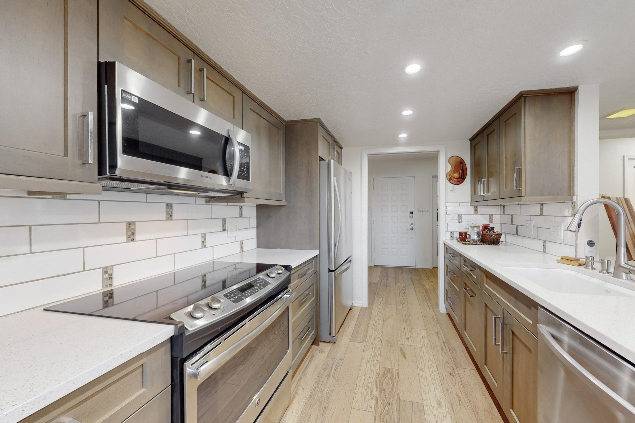 6404 MONTE SERRANO NE