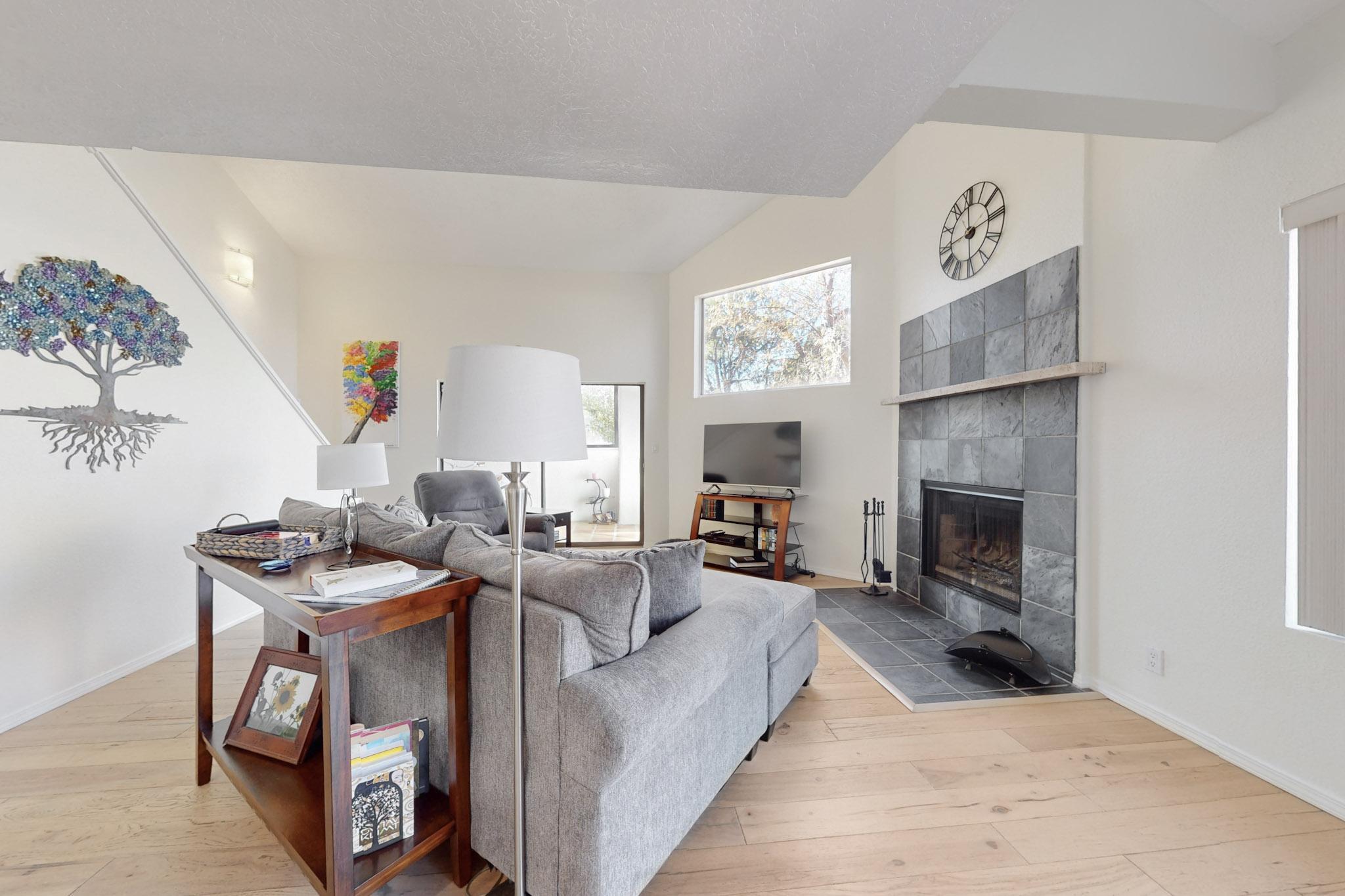 6404 MONTE SERRANO NE