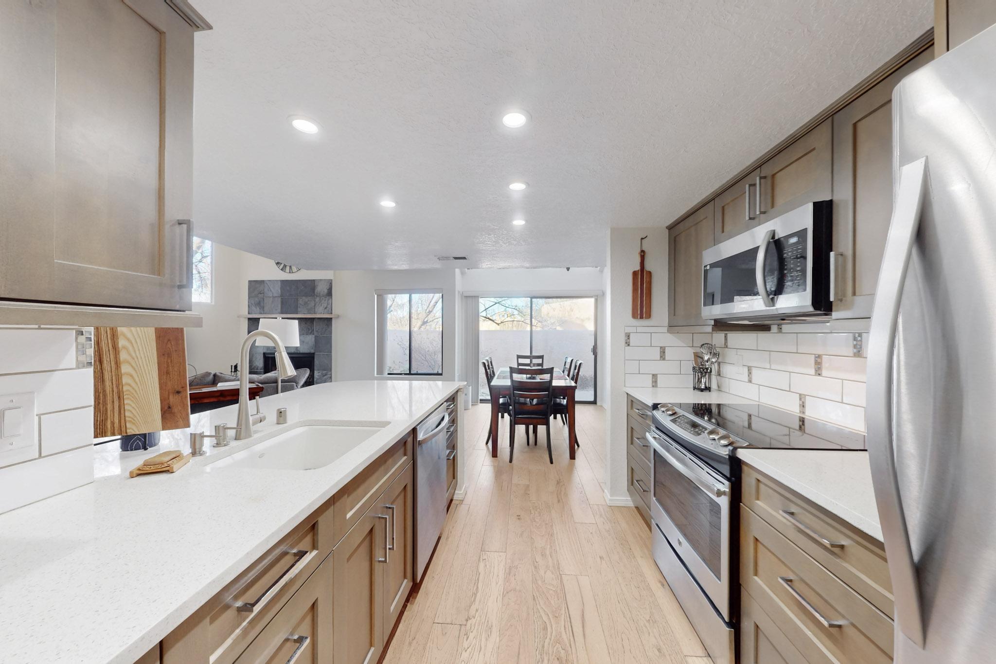 6404 MONTE SERRANO NE