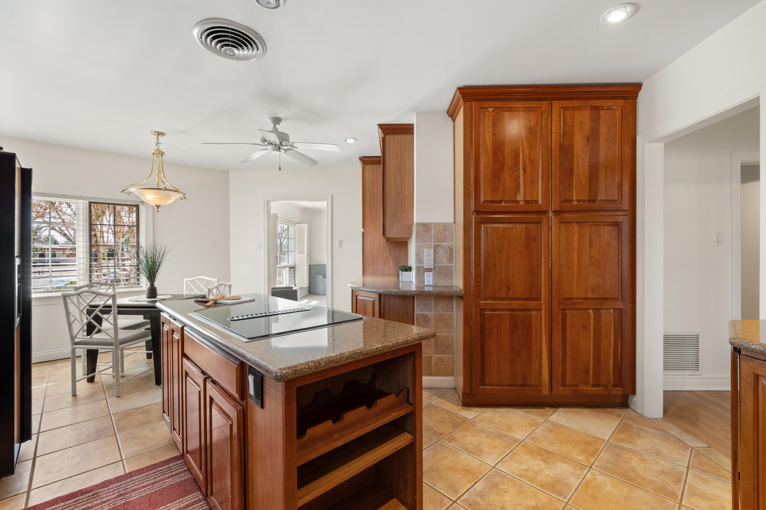 201 LAGUNA Boulevard SW