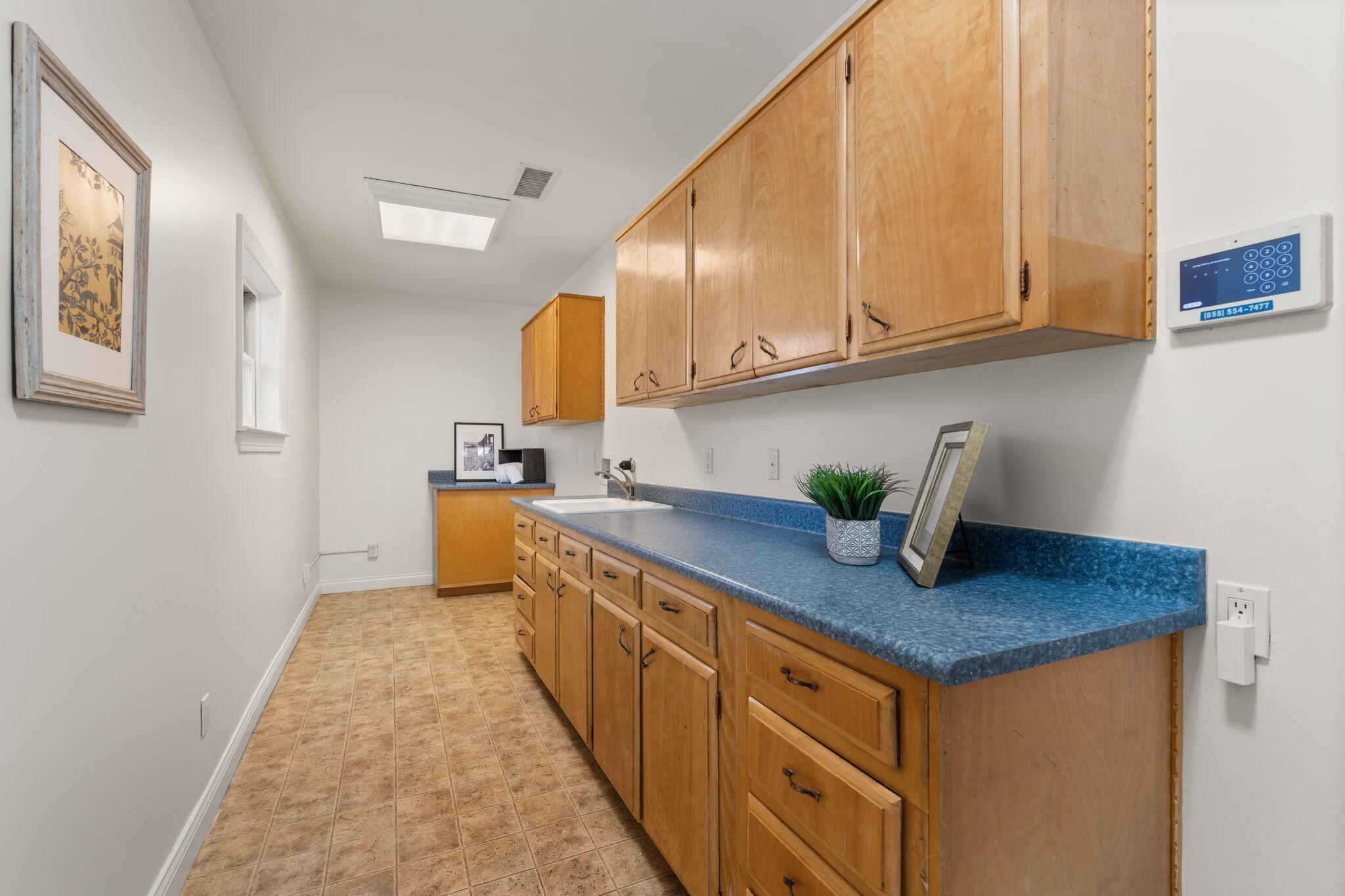 201 LAGUNA Boulevard SW