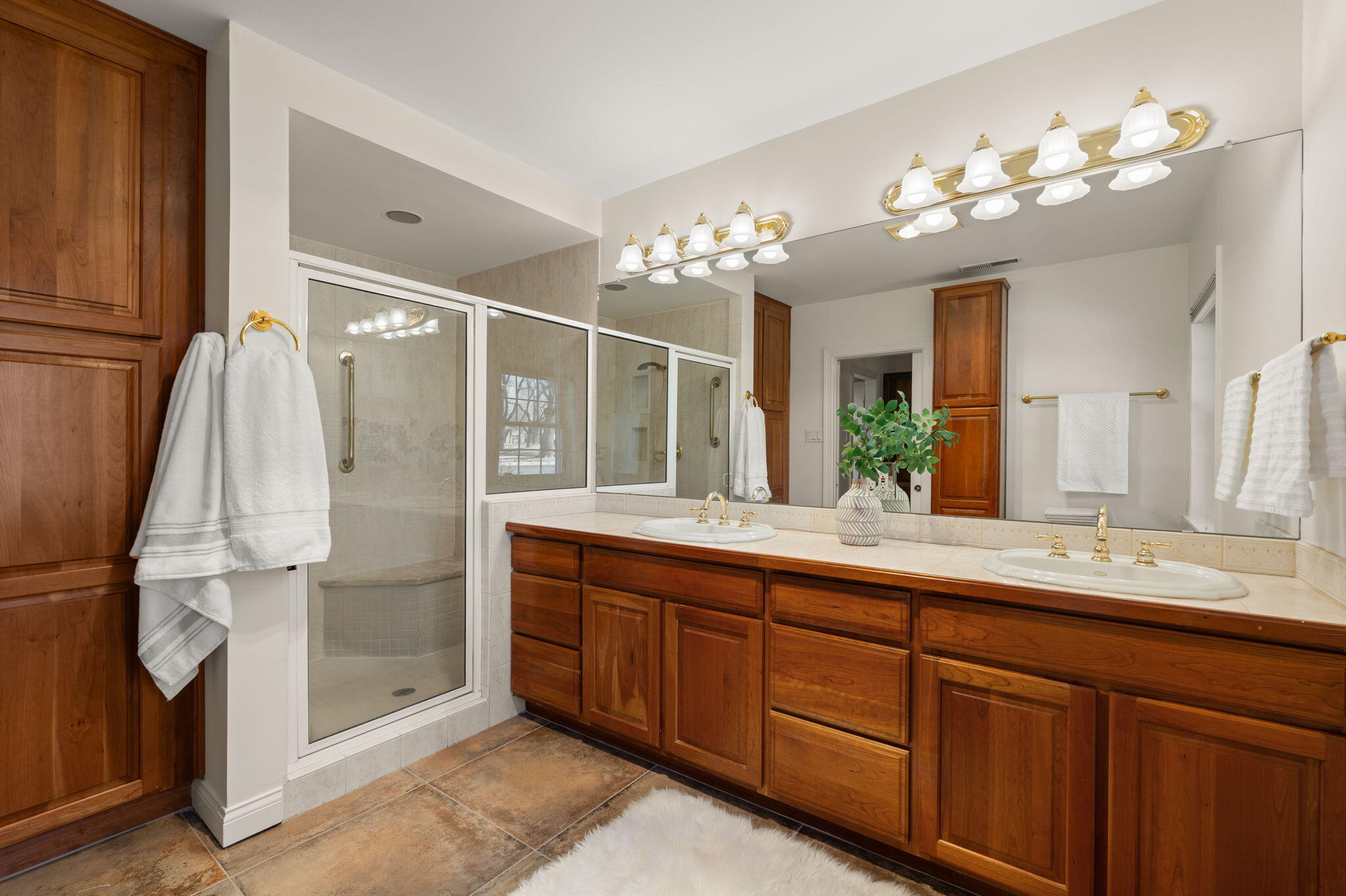 201 LAGUNA Boulevard SW