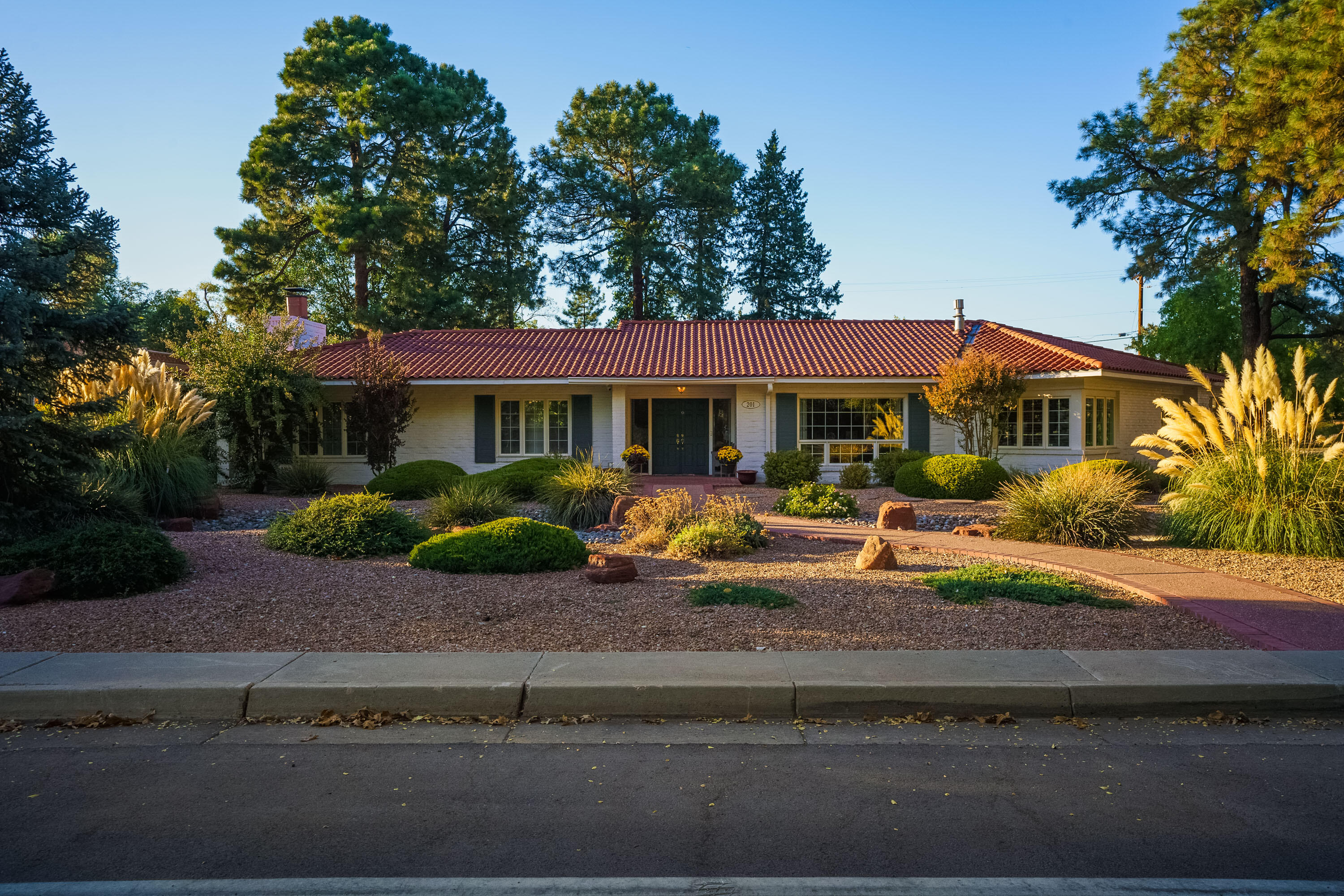 201 LAGUNA Boulevard SW