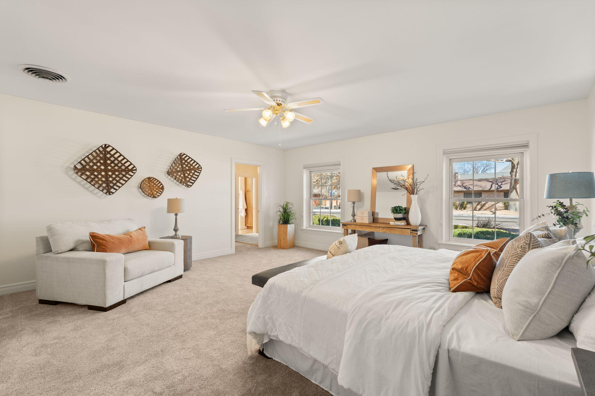 201 LAGUNA Boulevard SW