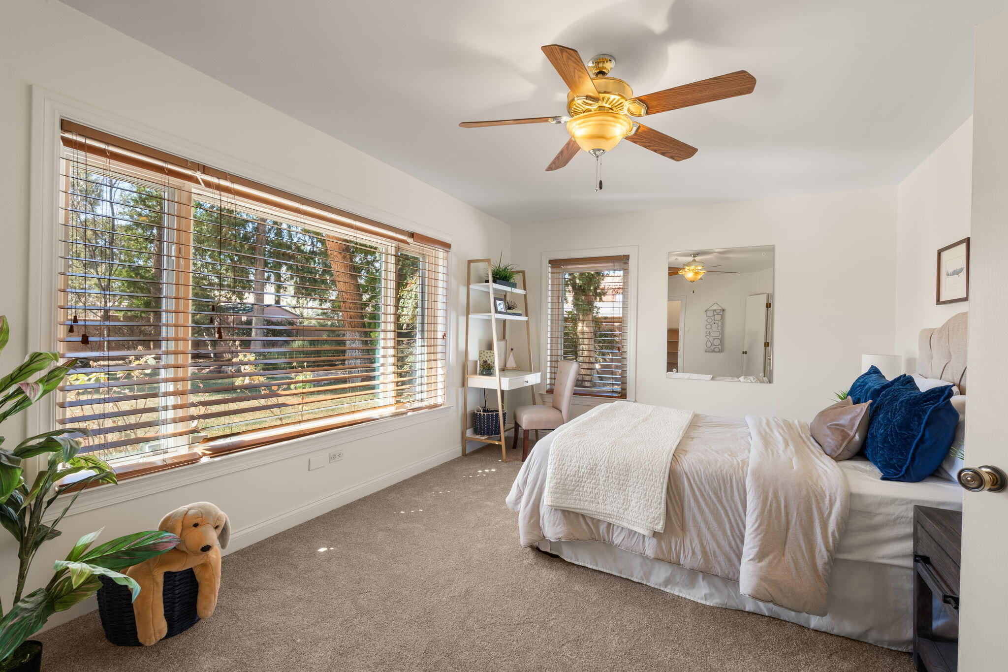 201 LAGUNA Boulevard SW