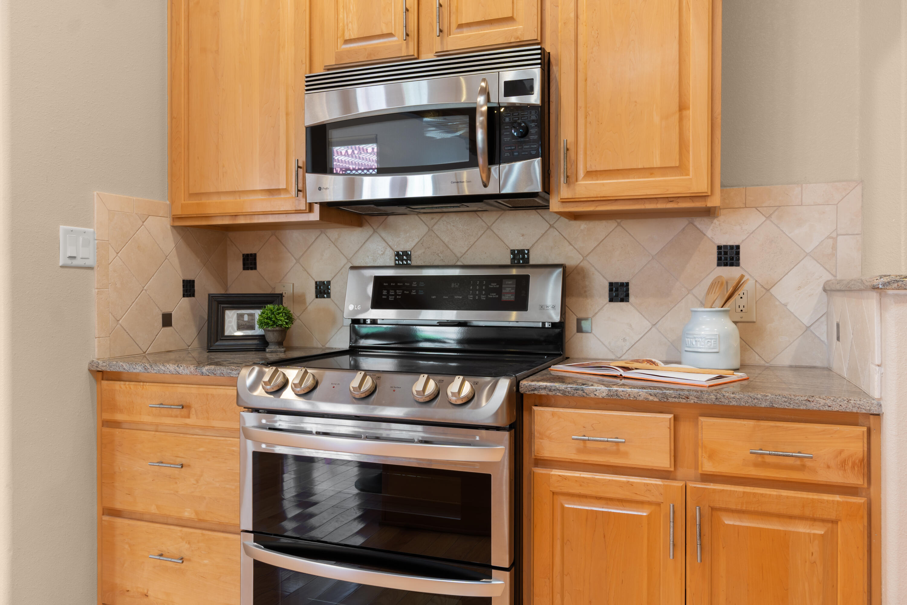 500 Laguna Seca Lane NW