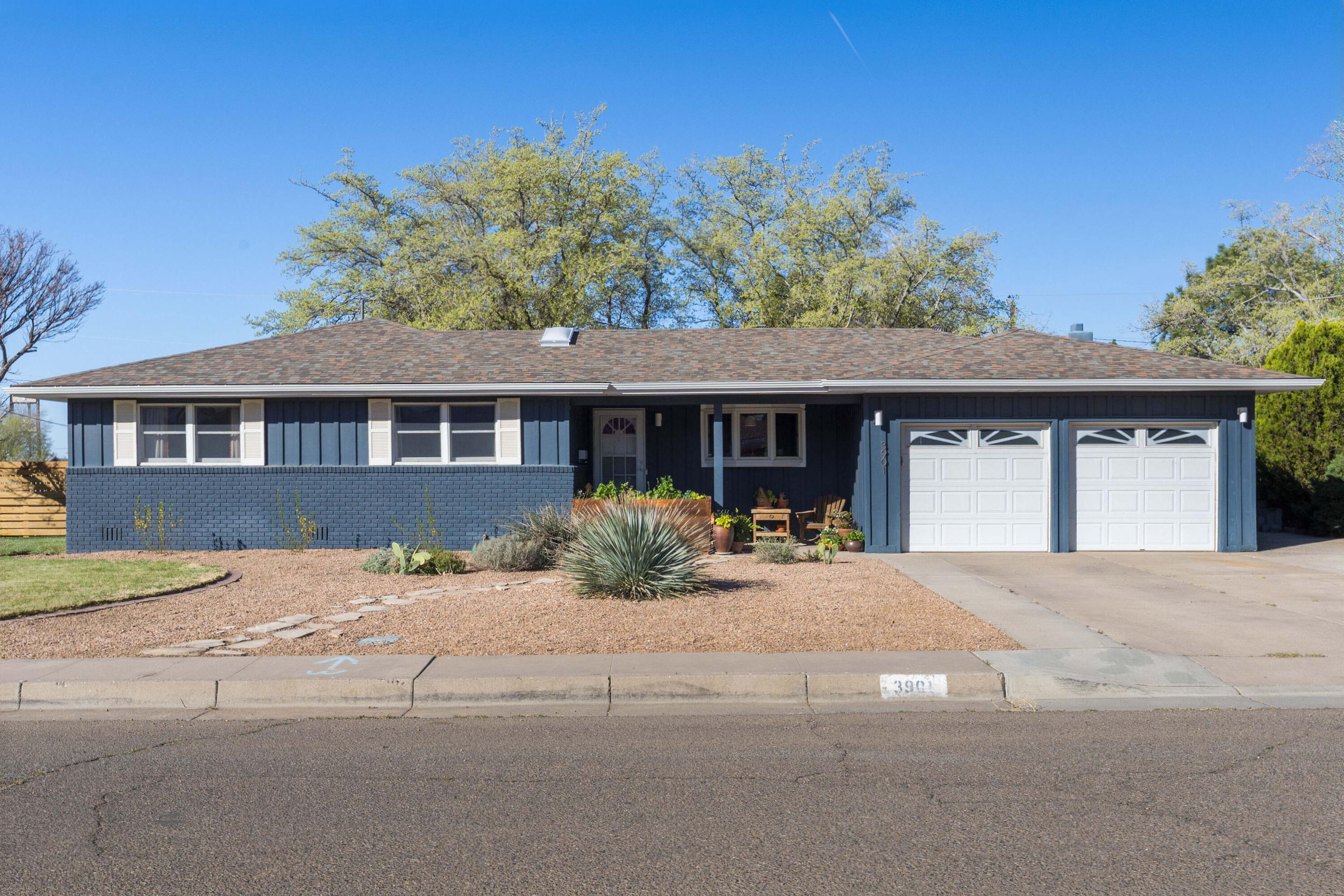 3901 Palomas Court NE