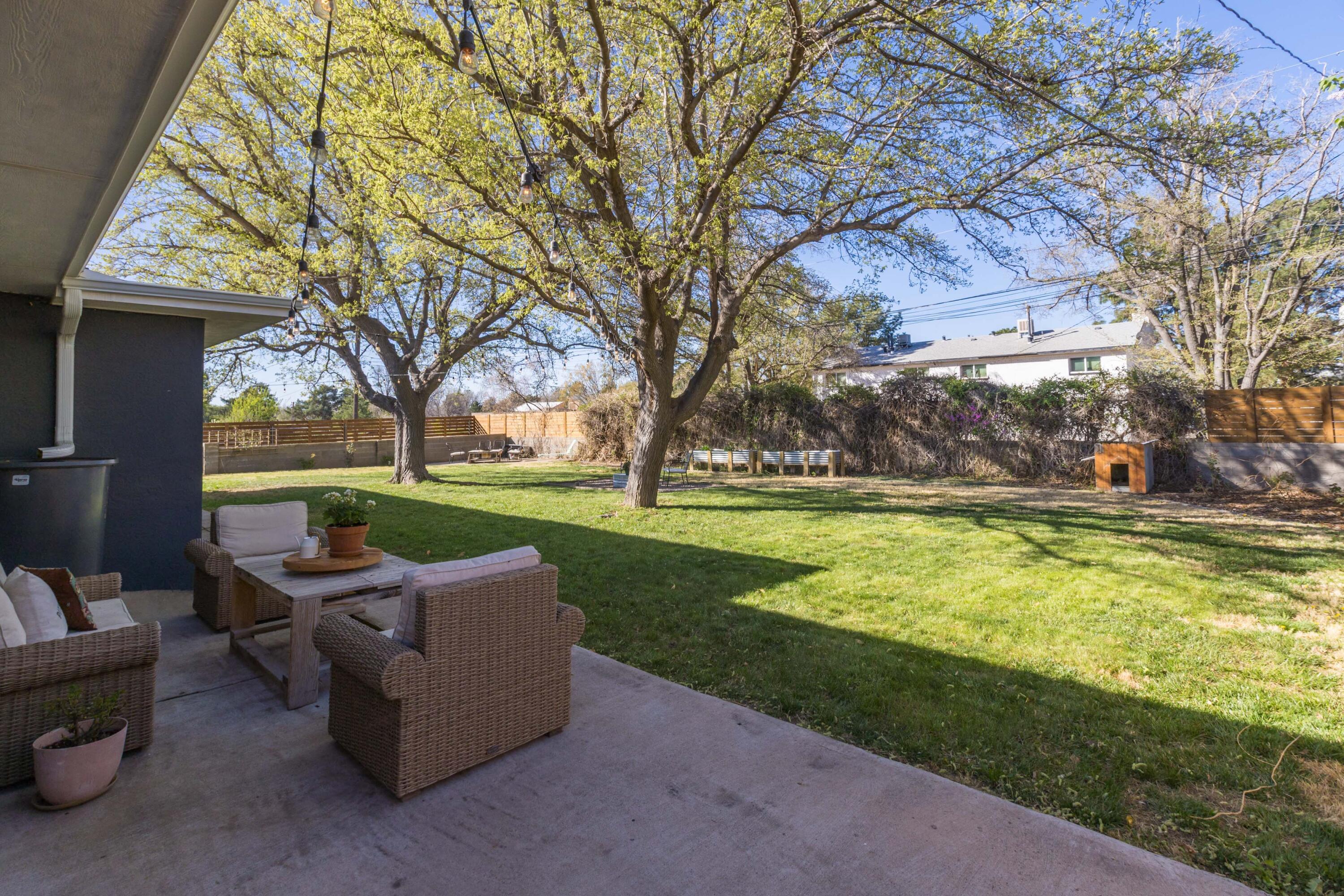 3901 Palomas Court NE