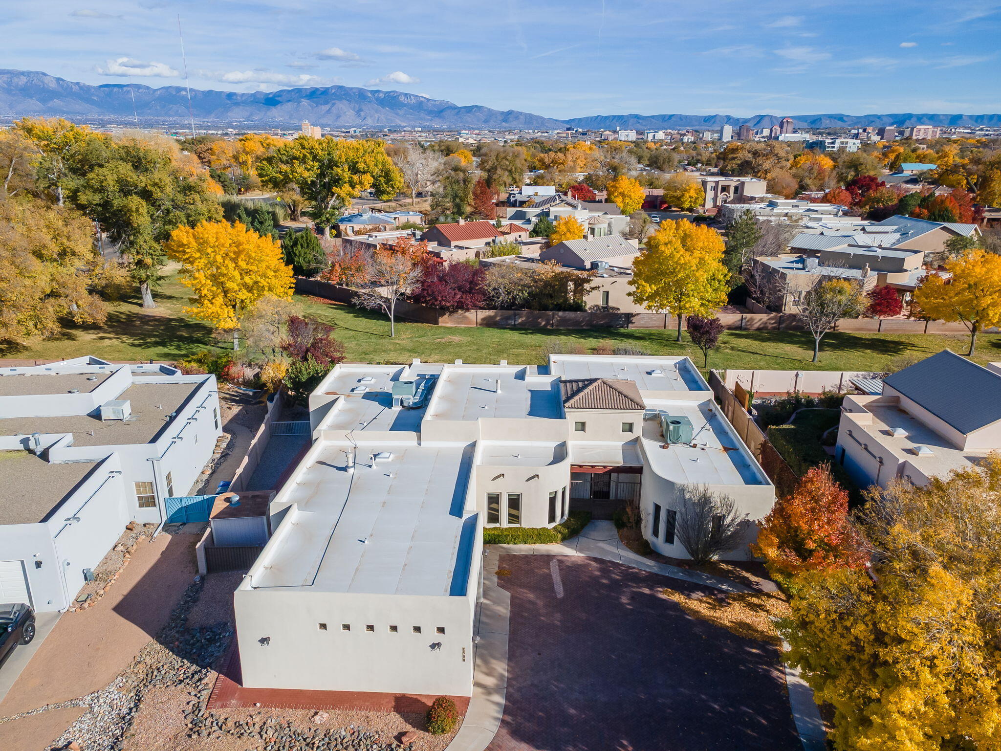 508 Laguna Seca Lane NW