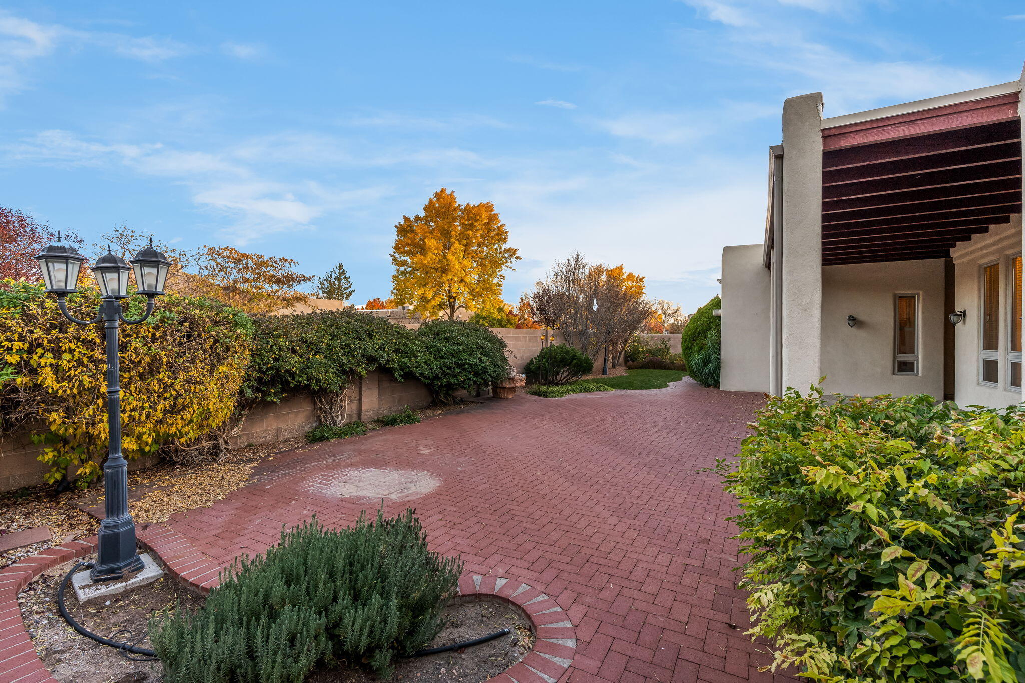 508 Laguna Seca Lane NW