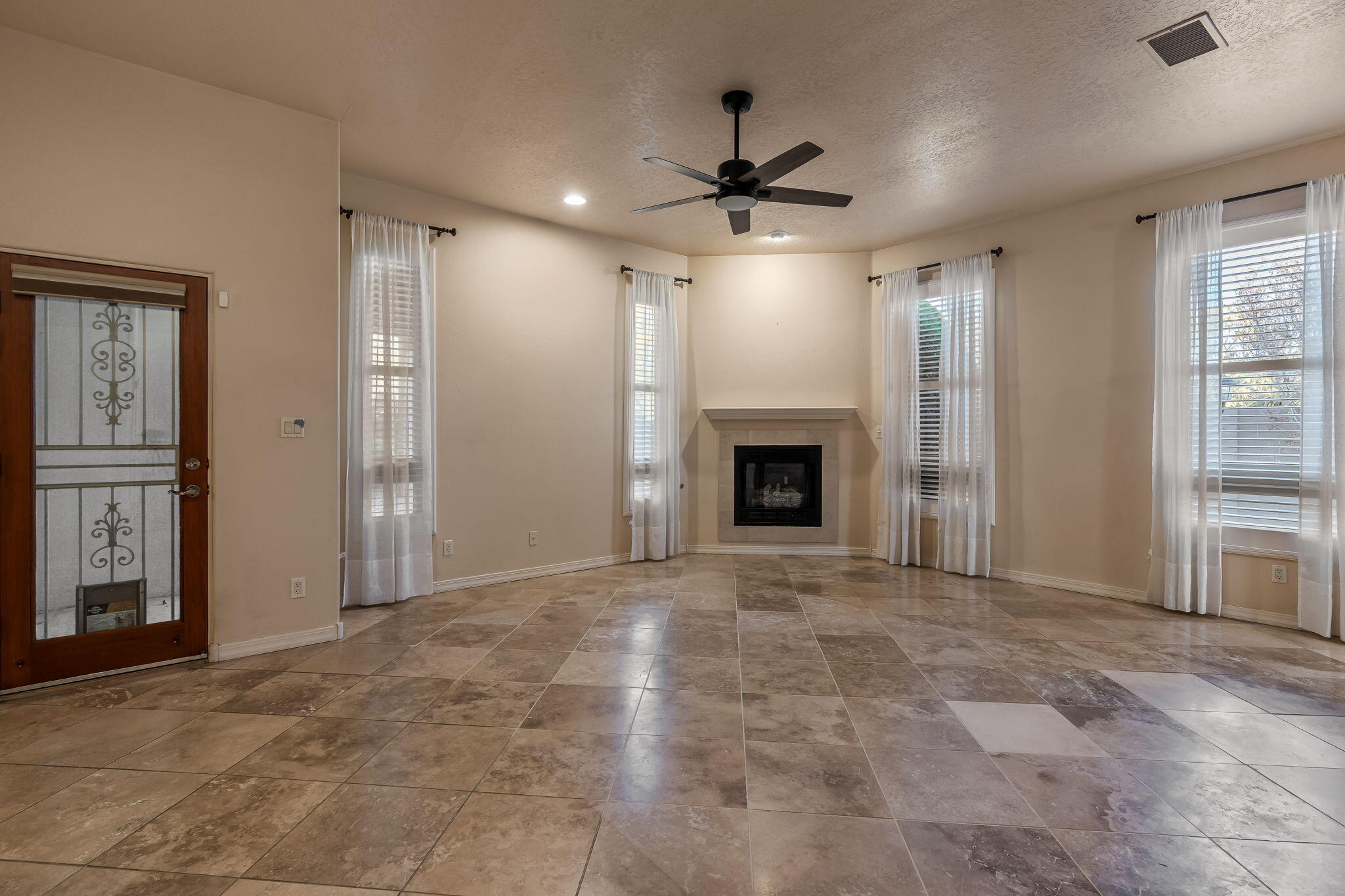 508 Laguna Seca Lane NW