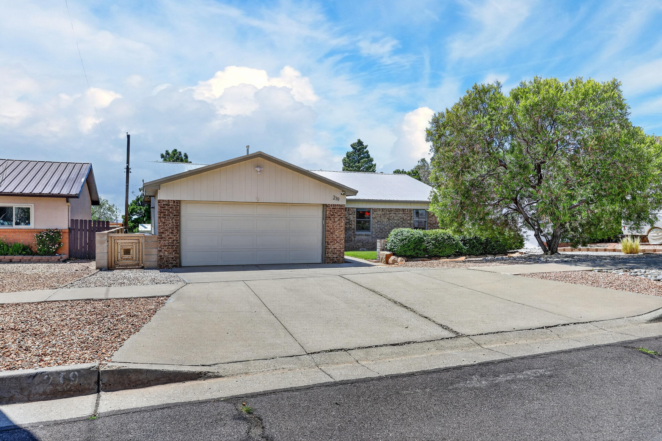 219 Monte Largo Drive NE