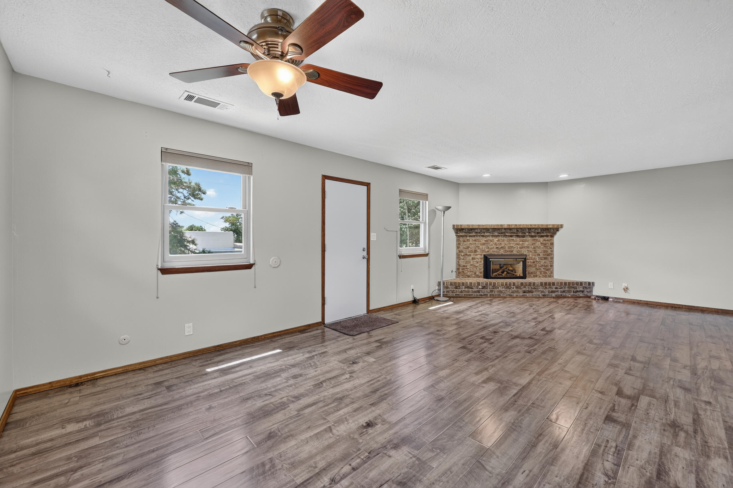 219 Monte Largo Drive NE